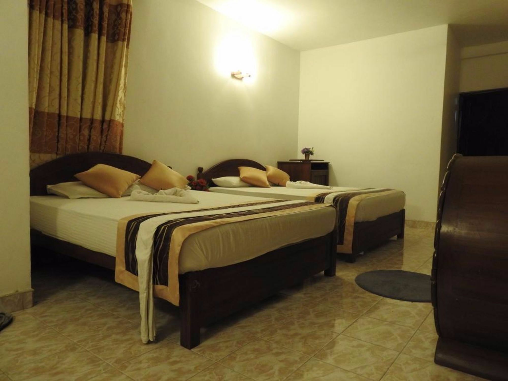 Oak Wood Inn Kandy Kültér fotó